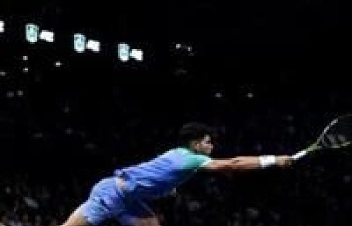 Alcaraz subit le choc du Paris Masters alors que la course pour Turin s’intensifie