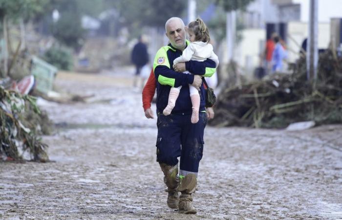 un bilan de 158 morts, avec toujours « des dizaines et des dizaines de disparus »