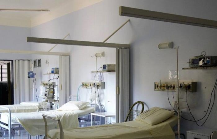 le plafond de la chambre d’une patiente qui vient d’accoucher à la maternité de l’hôpital s’effondre : Actualités