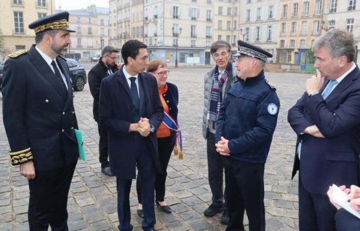 le secrétaire d’État rencontre les policiers qui protègent les lieux de culte pour la Toussaint