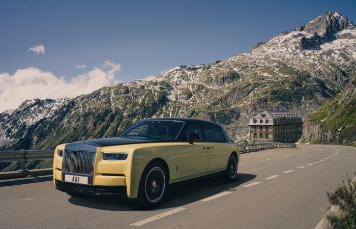 Rolls-Royce a fabriqué une voiture unique inspirée de « Goldfinger » avec des détails en or massif