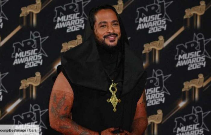 PHOTO – Aux NRJ Music Awards, Slimane apparaît souriant malgré les récentes accusations