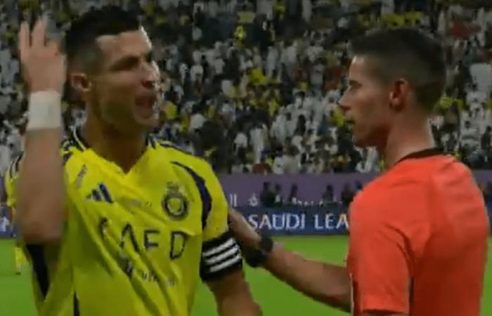 Cristiano Ronaldo est en colère contre l’arbitre et lui dit d’être “juste” lors du choc d’Al Nassr contre son rival Al Hilal.