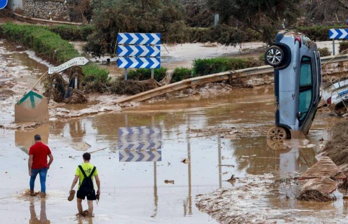 En Espagne, les citoyens pansent leurs blessures et pleurent leurs morts, mais la colère contre les autorités gronde