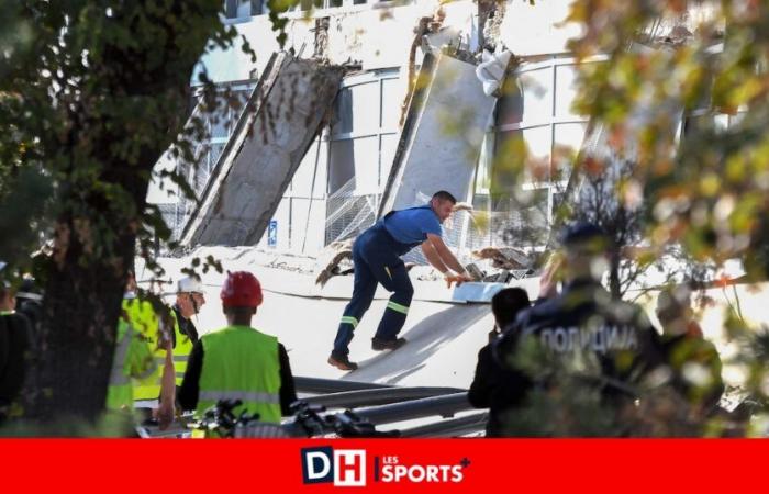 le toit extérieur d’une gare s’effondre et tue quatorze personnes (PHOTOS)