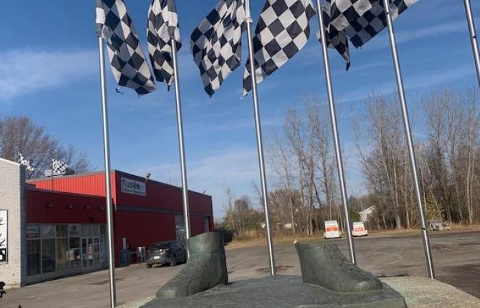 La statue de Gilles Villeneuve volée devant son musée