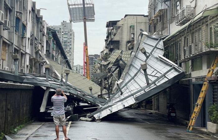 Deux morts et 580 blessés après le typhon Kong-rey