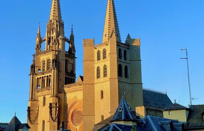 visite de la cathédrale et de son clocher, repas à la Fnaca, marche nordique…