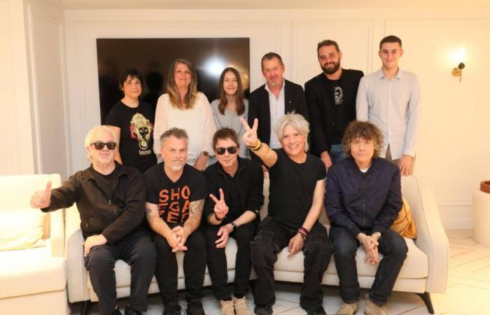 Avant les NRJ Music Awards ce vendredi soir, le groupe mythique Indochine est allé à la rencontre de nos lecteurs à Cannes