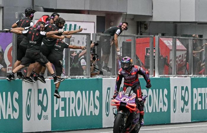 vainqueur de la course sprint en Malaisie, Jorge Martin profite de la chute de Bagnaia et se rapproche du titre