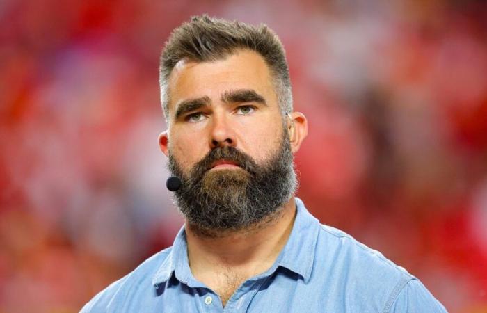 Jason Kelce semble briser le téléphone d’un homme après avoir utilisé des insultes gay – NBC10 Philadelphie