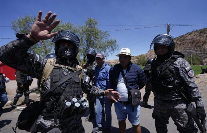 Des partisans de l’ancien président bolivien auraient pris 200 soldats en otages