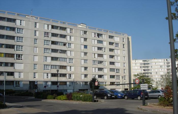 des bus incendiés et un policier blessé