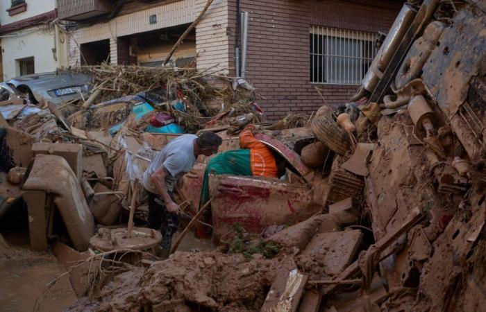 Après les inondations en Espagne, la lente et difficile recherche des disparus