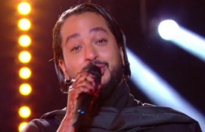 en larmes, Slimane remporte un NRJ Music Awards quelques jours après avoir été visé par une plainte pour harcèlement sexuel