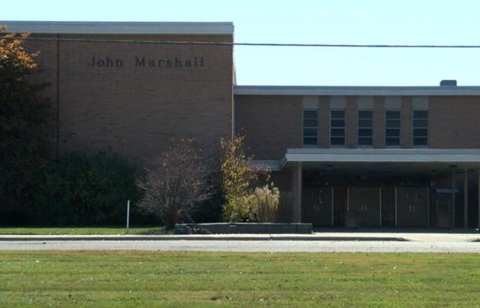 L’accord visant à transformer un lycée abandonné en centre communautaire échoue