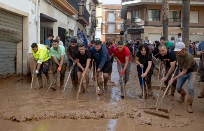 En Espagne, dans les zones sinistrées, des milliers de bénévoles viennent en aide