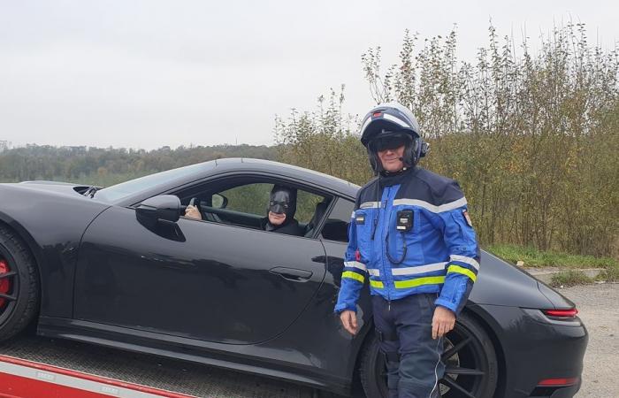 INHABITUEL. La police flashe Batman à 200 km/h et envoie sa Porsche à la fourrière