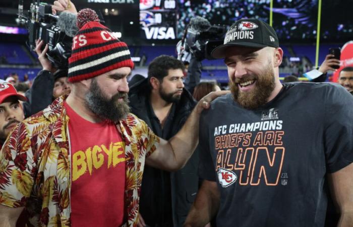 Jason Kelce semble briser le téléphone d’un homme qui a utilisé une insulte gay pour décrire son frère Travis et Taylor Swift