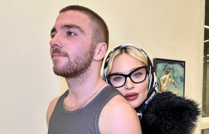 Après deux deuils, Madonna trouve du réconfort auprès de son fils Rocco à Paris