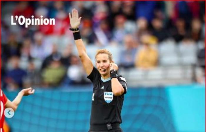 Bouchra Karboubi parmi les 30 meilleurs arbitres de 2024