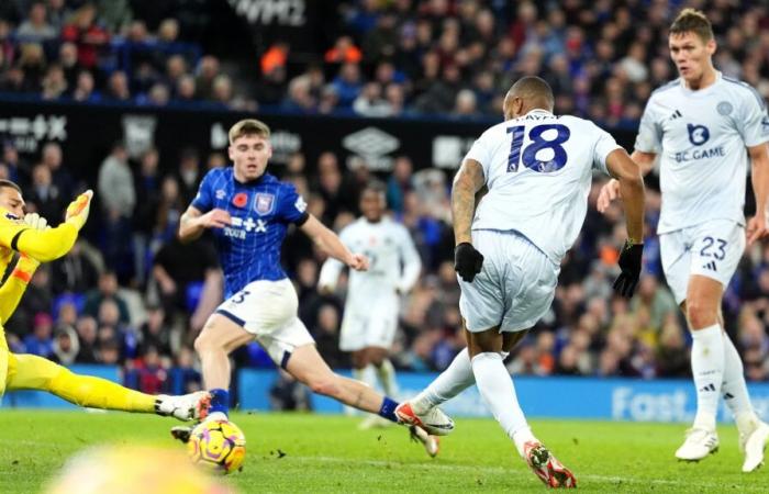 Jordan Ayew donne un point tardif à Leicester alors qu’Ipswich gaspille une autre avance