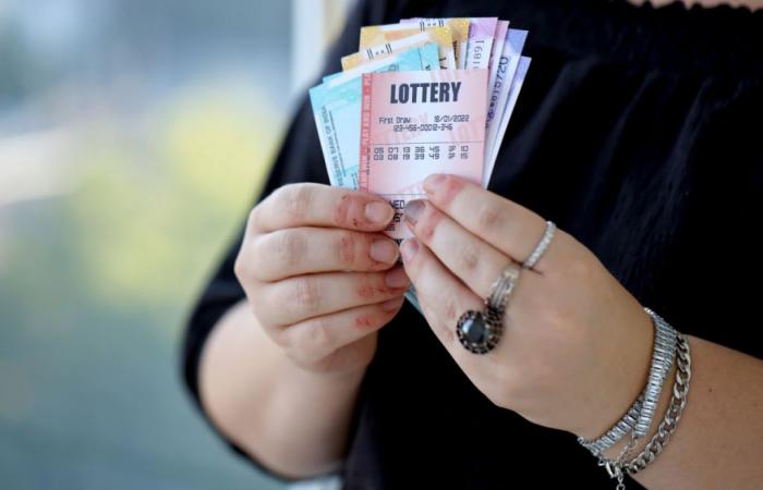 Elle gagne le jackpot du loto, sa mère lui dit l’une des pires choses qu’elle aurait pu entendre