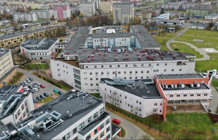 Kielce. Incendie à l’hôpital. Les pompiers ont installé un rideau de fumée