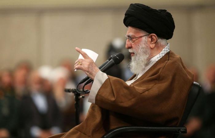 Ali Khamenei s’engage à riposter de manière « cinglante » à toute attaque d’Israël et des États-Unis