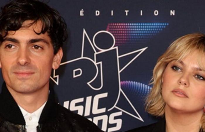 Louane et Florian Rossi fiancés ? Cette photo du couple, bague au doigt, qui ne laisse guère de doute