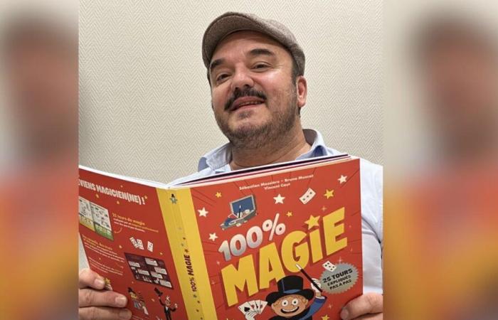 le magicien révèle aux enfants le secret de ses tours