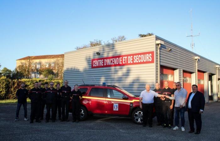 Remise des clés du véhicule neuf à la caserne d’incendie et de secours de Saint-Clar