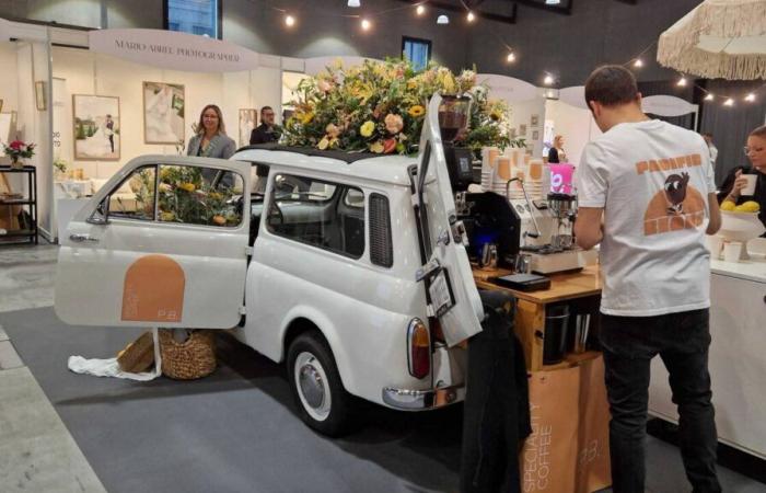 Au Salon du Mariage, les robes de princesse côtoient les « camions à cocktails »