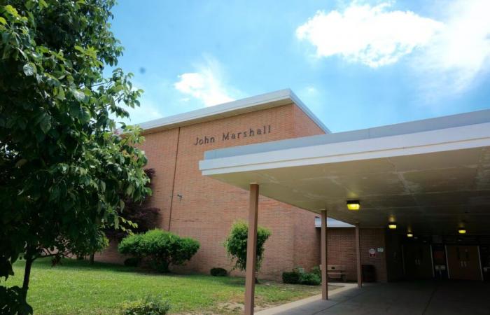 L’avenir du bâtiment scolaire fermé n’est pas clair après que la ville a retiré son offre d’achat