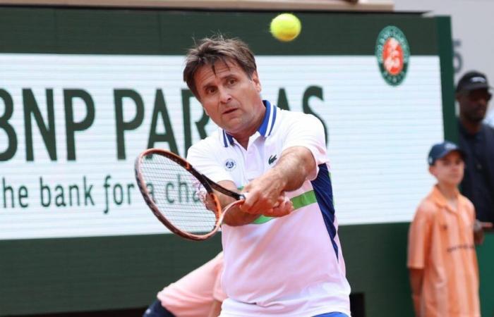 « de belles retrouvailles » pour le tennisman Fabrice Santoro en match d’exhibition au Lion Open