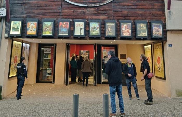 François Ruffin présente son film en avant-première à Sarlat, plusieurs centaines de personnes à la projection