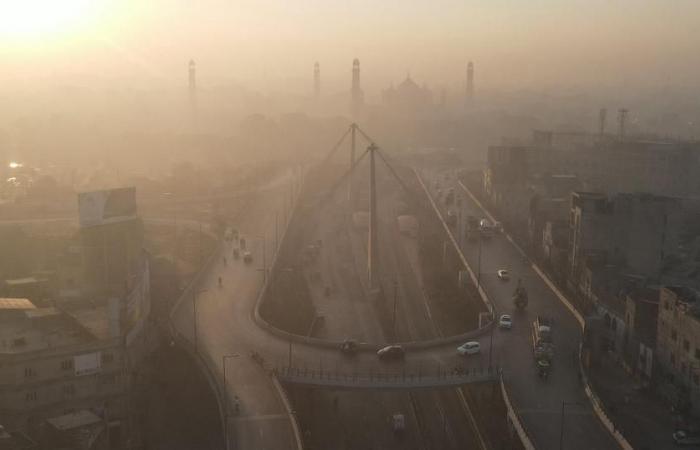 Record historique de pollution à Lahore, deuxième ville du Pakistan