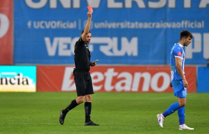 Phase incroyable à Craiova – FCSB. L’arbitre a oublié de lui montrer un carton rouge » Dépoussiéré à la mi-temps