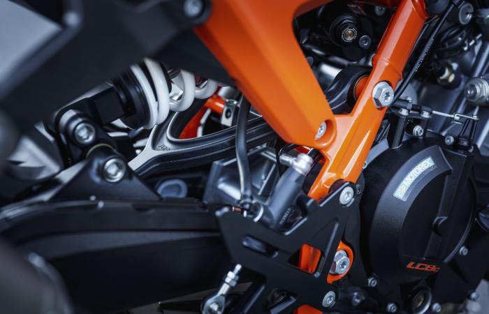 Nouveau – KTM ajoute une 990 Duke R, plus sportive que la 990 Duke