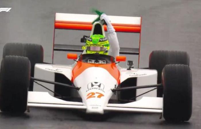 Conduire la McLaren MP4/5B de Senna à Interlagos est « le plus grand honneur de ma carrière », déclare Hamilton ému