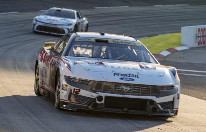 Ryan Blaney parvient à remporter le Xfinity 500 à Martinsville avec 14 autres à parcourir