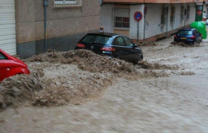 Indignation sur les réseaux sociaux face au comportement irresponsable d’un conducteur lors des inondations à Alicante