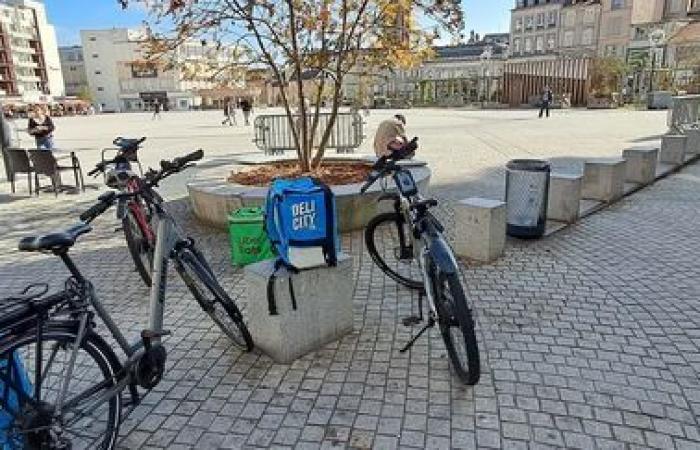 La municipalité de Limoges prend un arrêté interdisant aux livreurs de repas à domicile de stationner en centre-ville à certaines heures