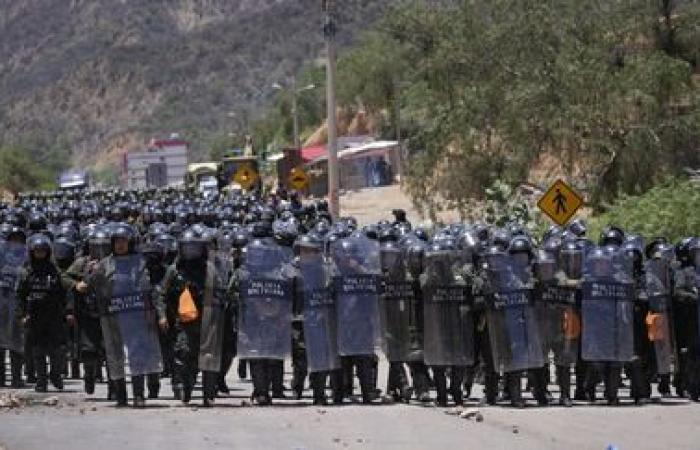 En Bolivie, les partisans de l’ex-président Evo Morales retiennent « plus de 200 militaires », selon les autorités