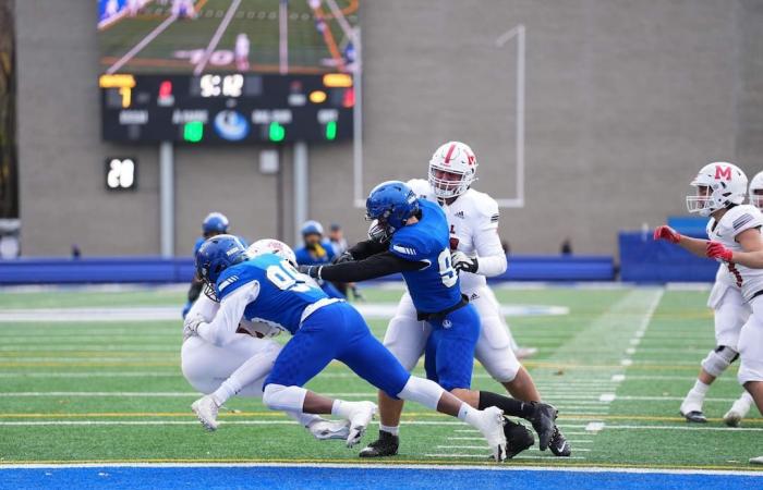 Les Carabins se débarrassent facilement des Redbirds et rejoignent le Rouge et Or en finale