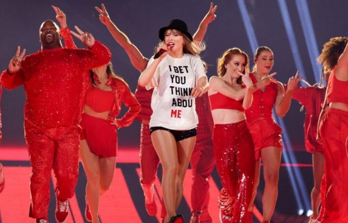 Taylor Swift offre un chapeau « Eras Tour » au bébé qu’elle a rencontré en direct