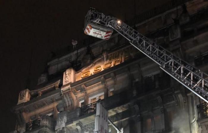 Un hôtel ravagé par les flammes au centre de Bruxelles : ce que l’on sait (photos et vidéo)