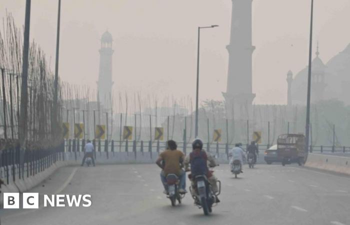 Les écoles ferment à Lahore alors que la pollution atteint un niveau record