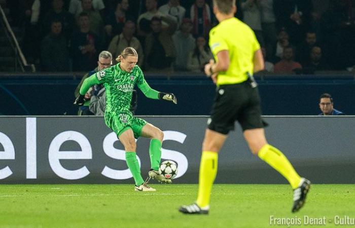 Le choix de Safonov pose question devant PSG/Atlético