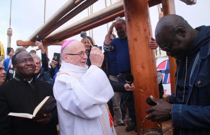 Le drakkar vendéen, Olaf d’Olonne, a été baptisé par l’évêque de Luçon